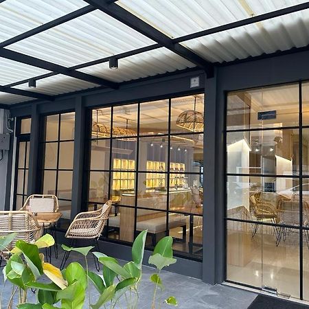Hotel Masri Living By Daphna International à Yogyakarta Extérieur photo