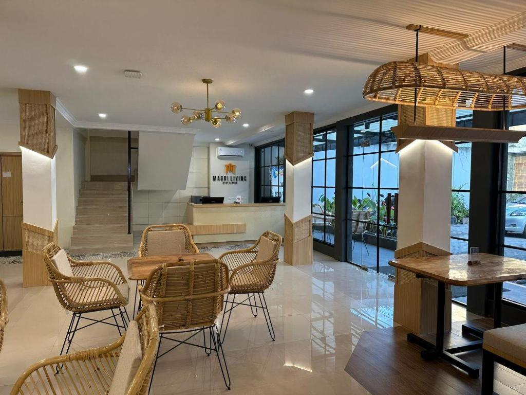 Hotel Masri Living By Daphna International à Yogyakarta Extérieur photo